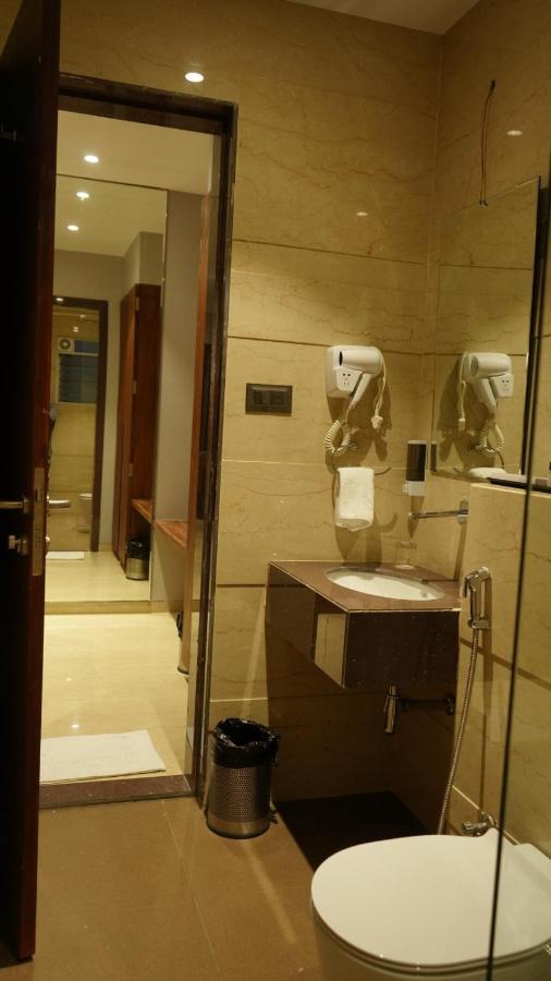 Alaukik Hotel เชอร์ดี ภายนอก รูปภาพ