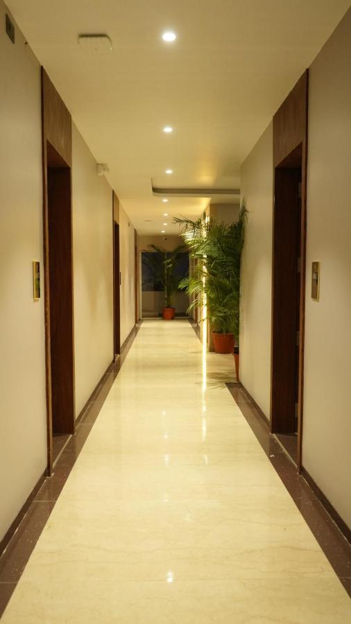Alaukik Hotel เชอร์ดี ภายนอก รูปภาพ