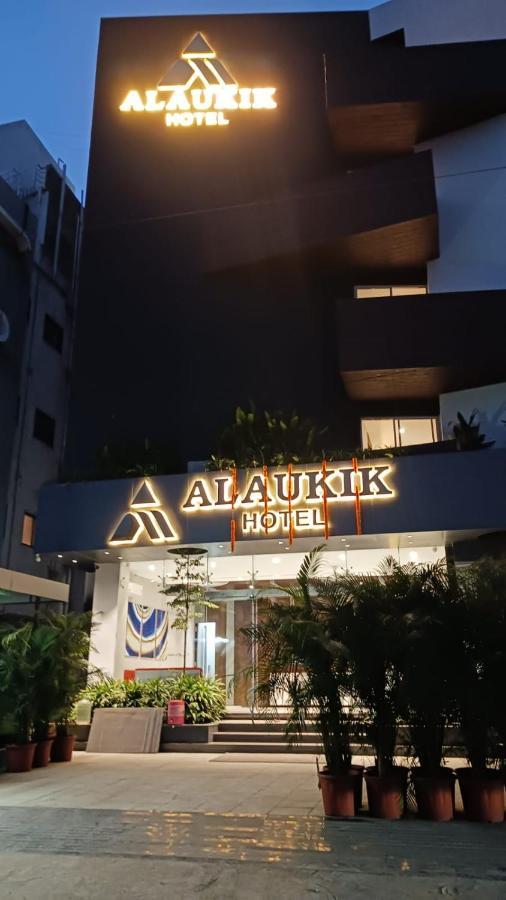 Alaukik Hotel เชอร์ดี ภายนอก รูปภาพ